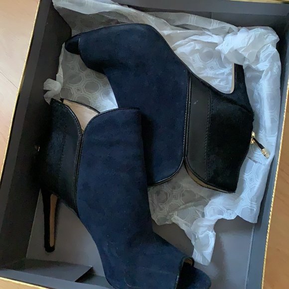 Navy blue booties/sandals, heel, size 6.5 - Picture 2 of 11